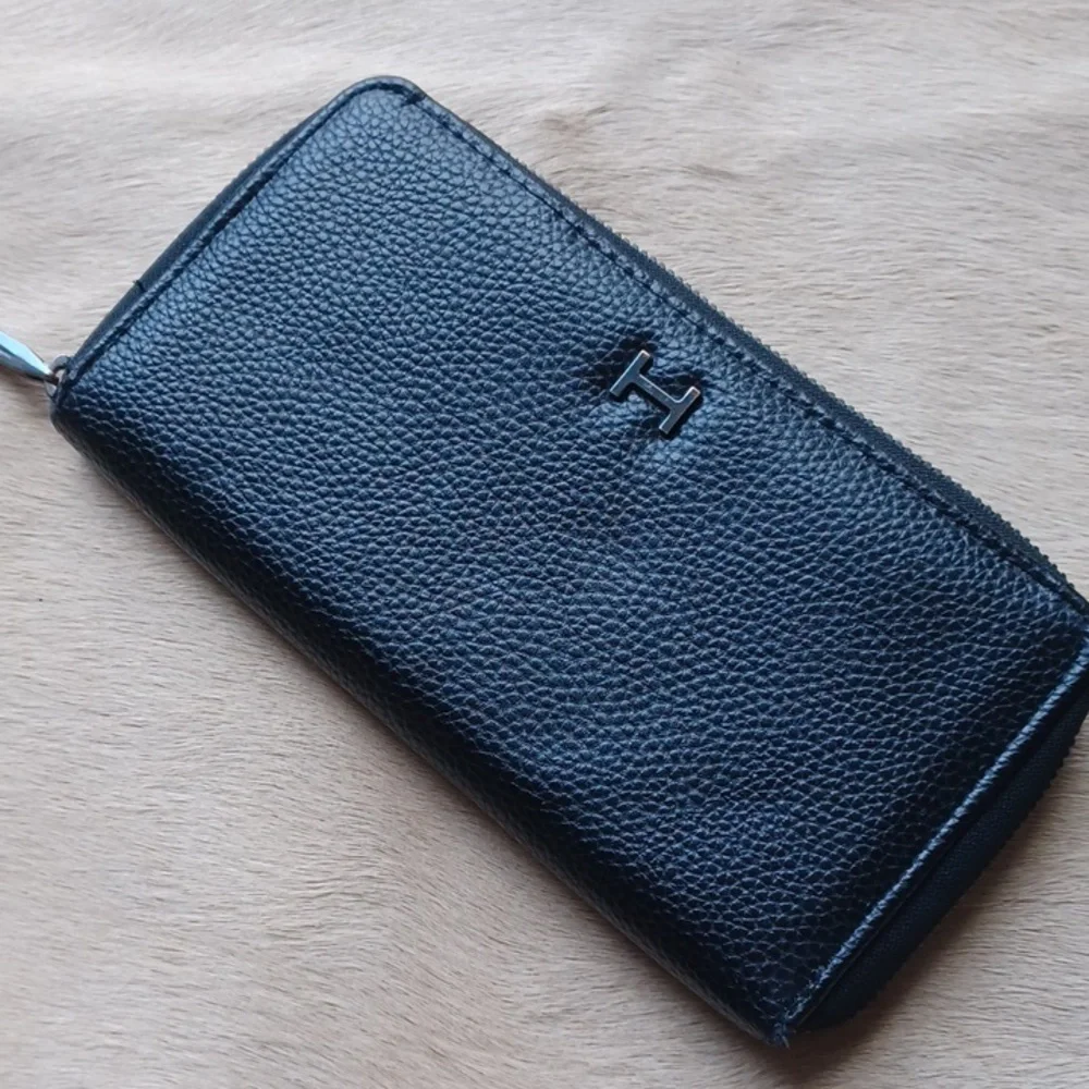 Halston wallet